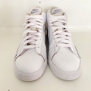 NIKE BLAZER HIGH PERFORATED WHITE STEALTH SKULLS